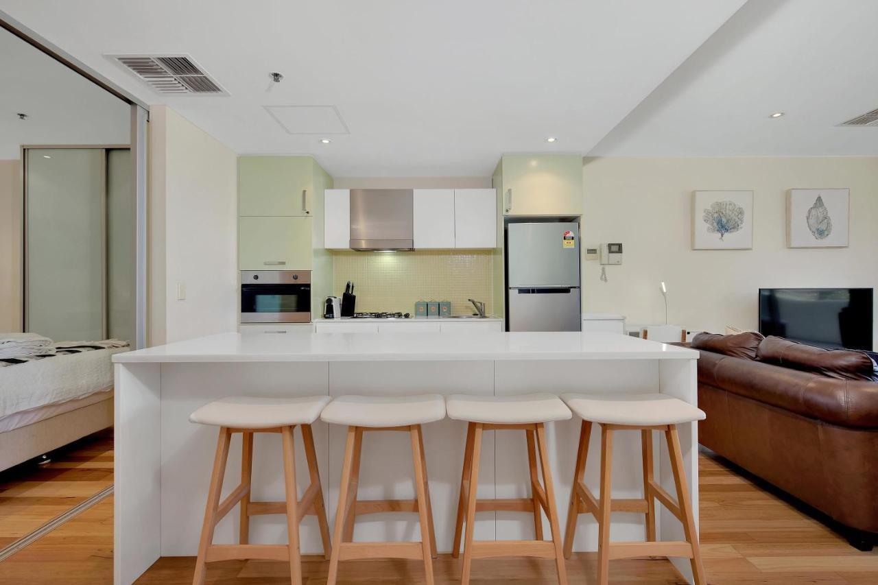 Sea And Park Deluxe Glenelg Apartment Bagian luar foto